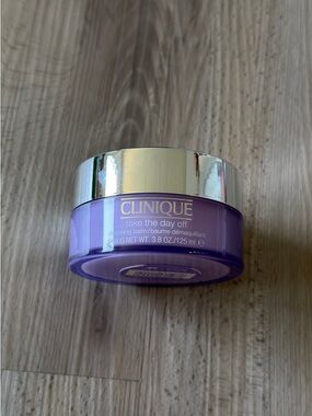 Clinique Take The Day Off Cleansing Balm - Purple with Silver Lid